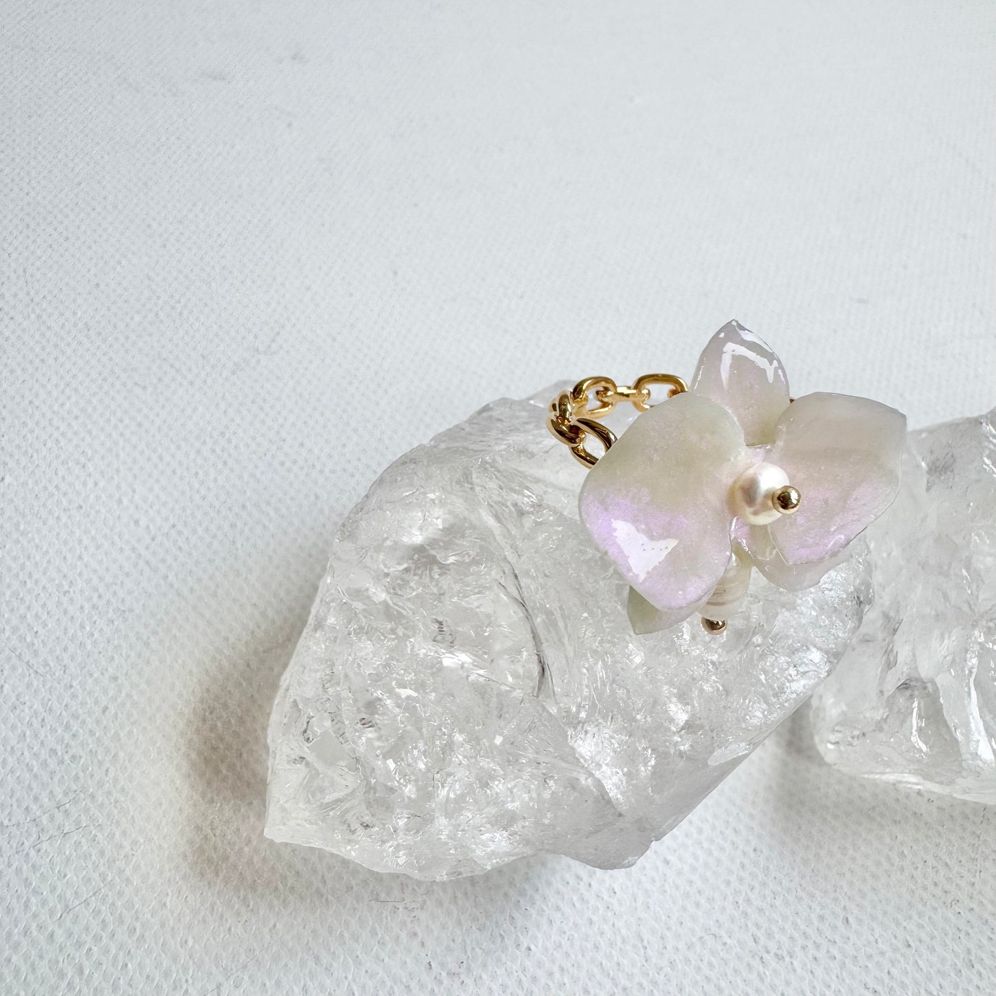 デンティー・オーキッド・リング 小さな胡蝶蘭  -パールホワイト-