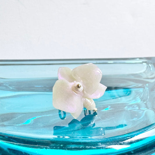 デンティー・オーキッド・リング 小さな胡蝶蘭 -パールホワイト-