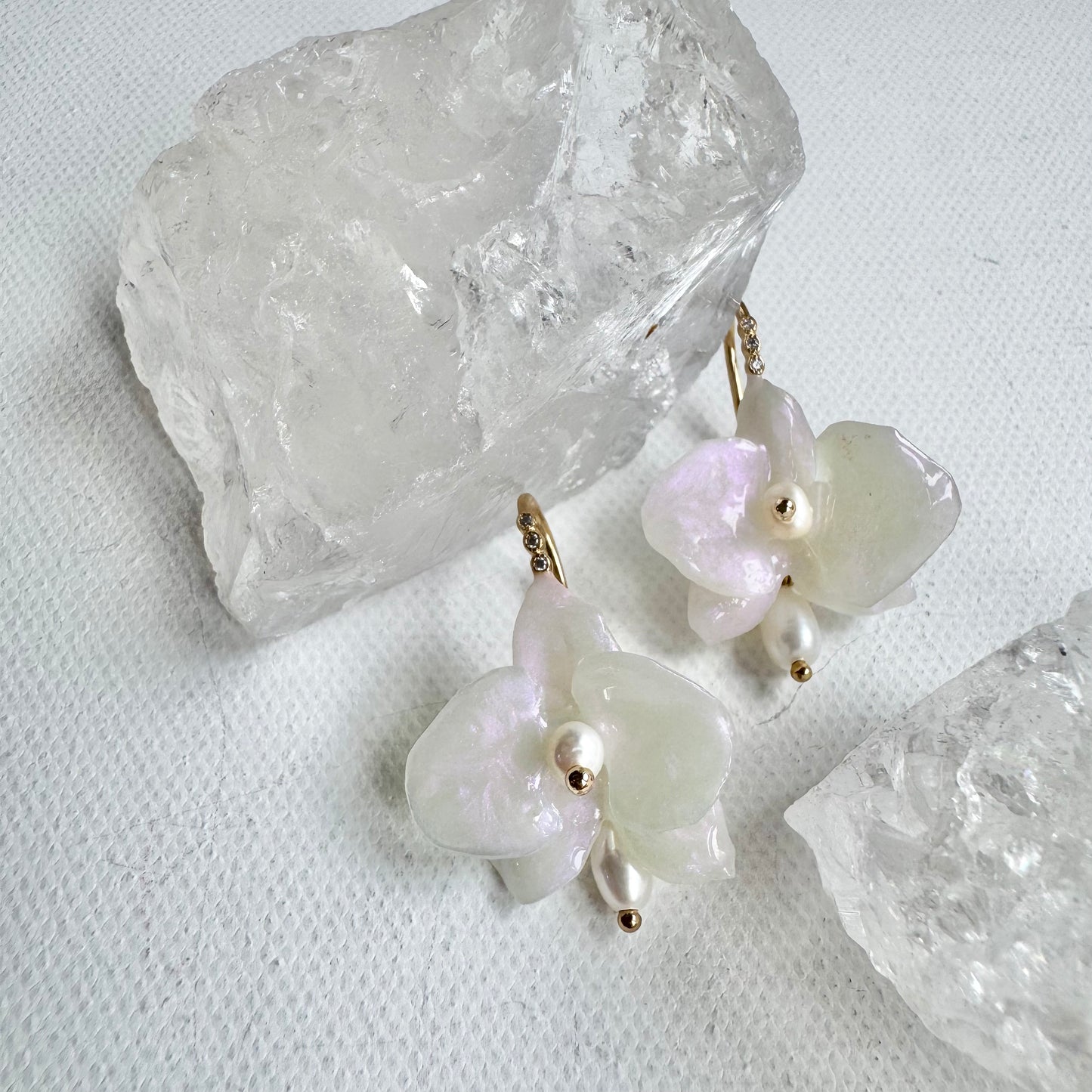 デンティー・オーキッド・ピアス 小さな胡蝶蘭  -パールホワイト-