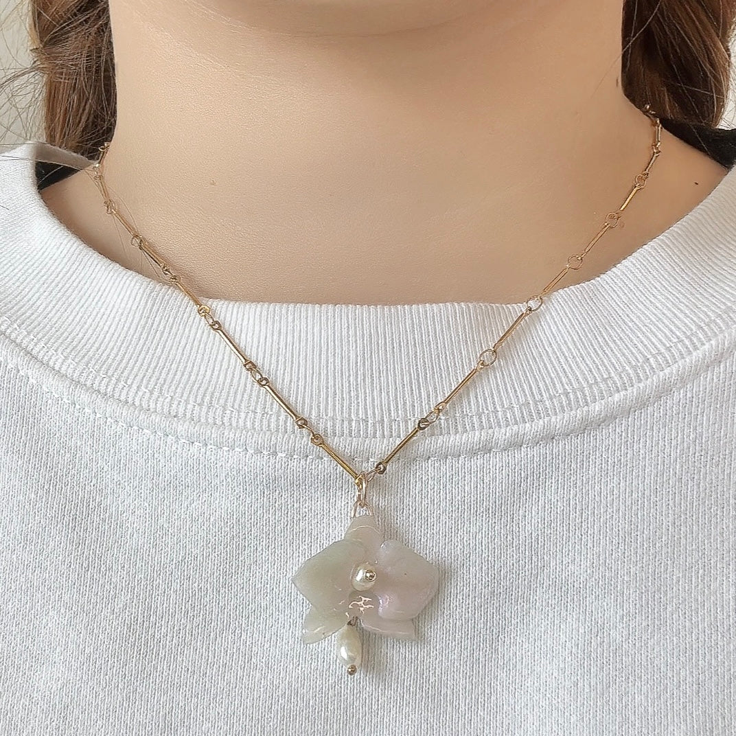 Dainty Orchid Necklace - Pearl White -
