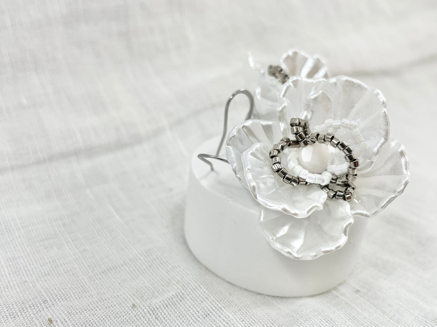 Hand beaded earrings - flower silver -