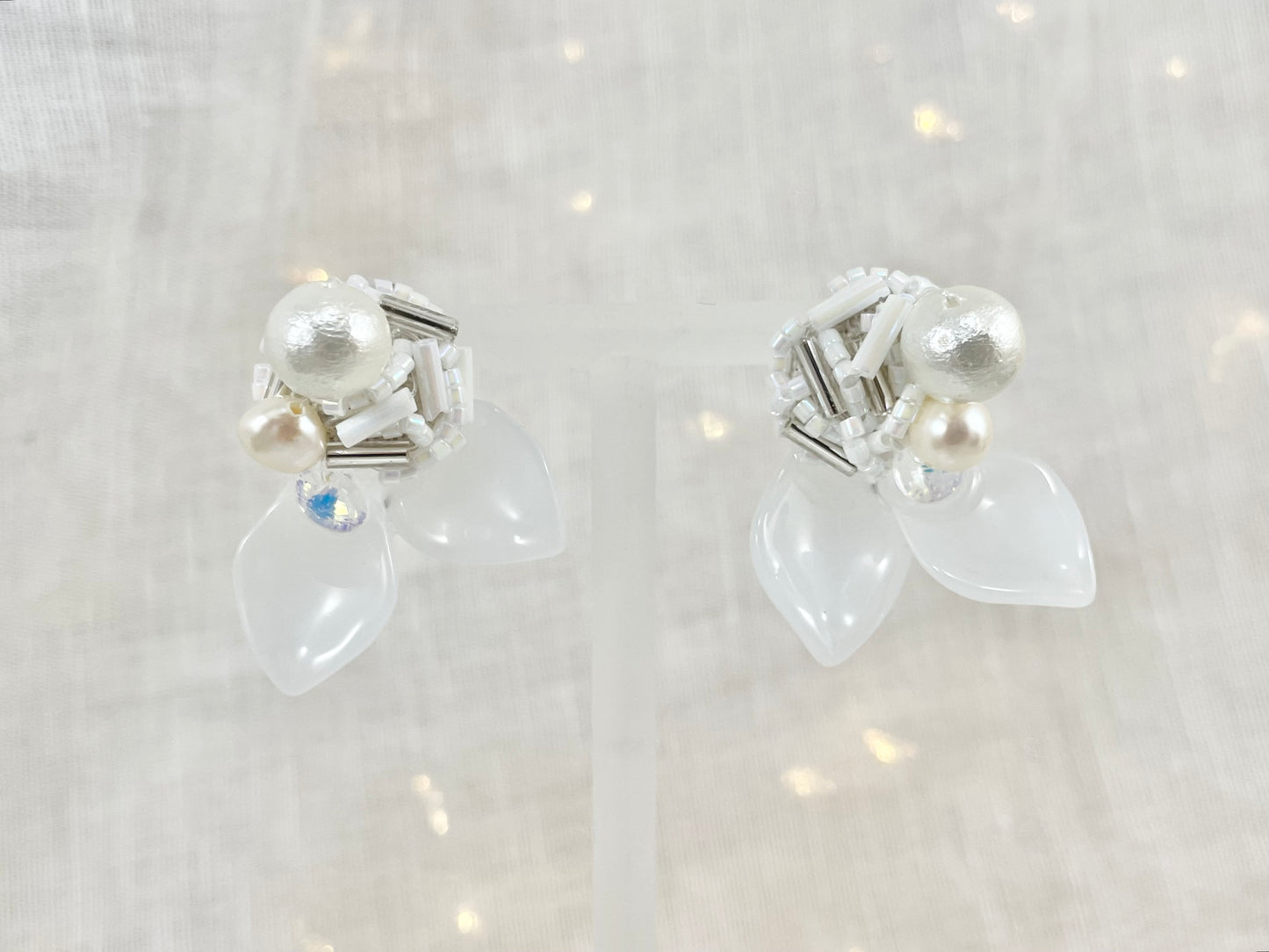 Hand beaded earrings - cotton pearl leaf -