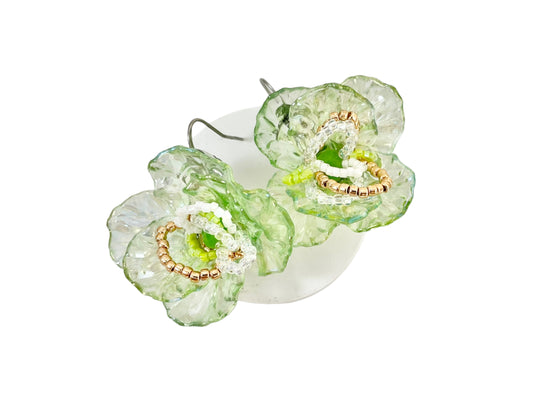 Hand beaded earrings - flower green -