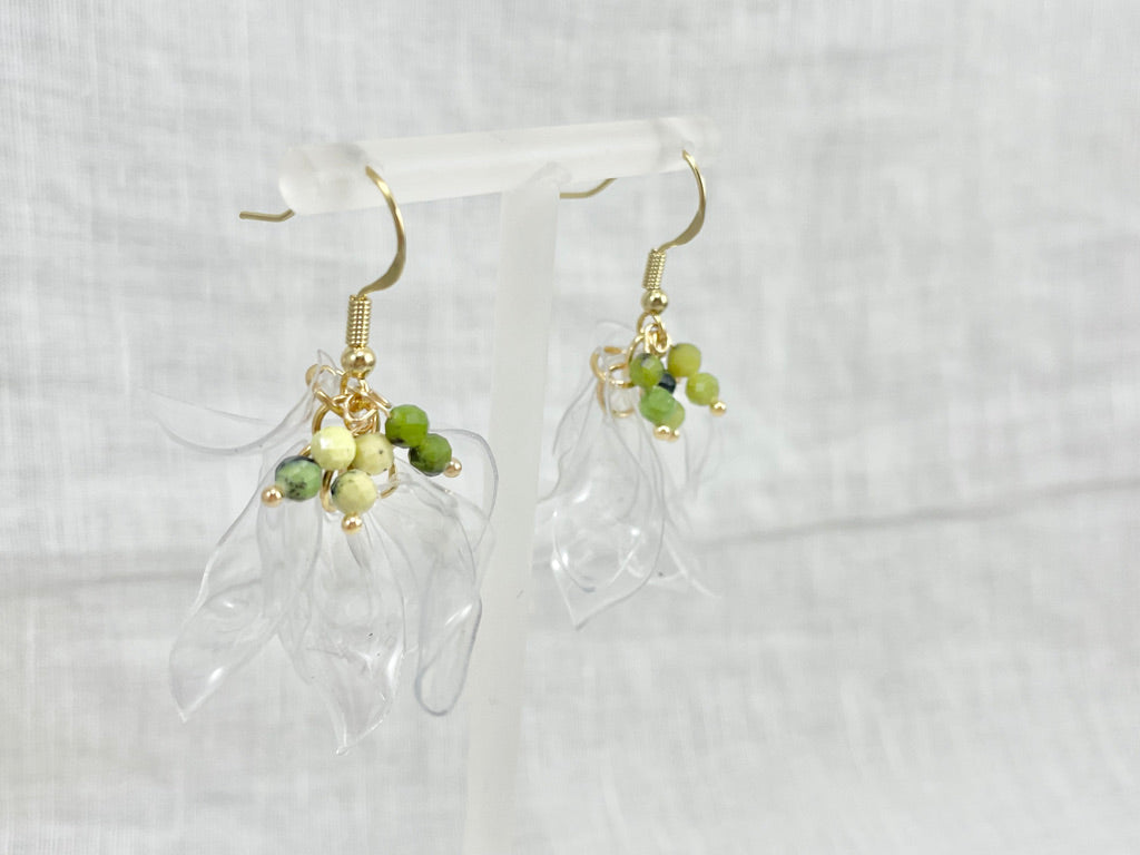 upcycled-plastic-earrings-petals-green-turquoise-14kgf-sustainable-unique-gift-idea-recyled-jewelry