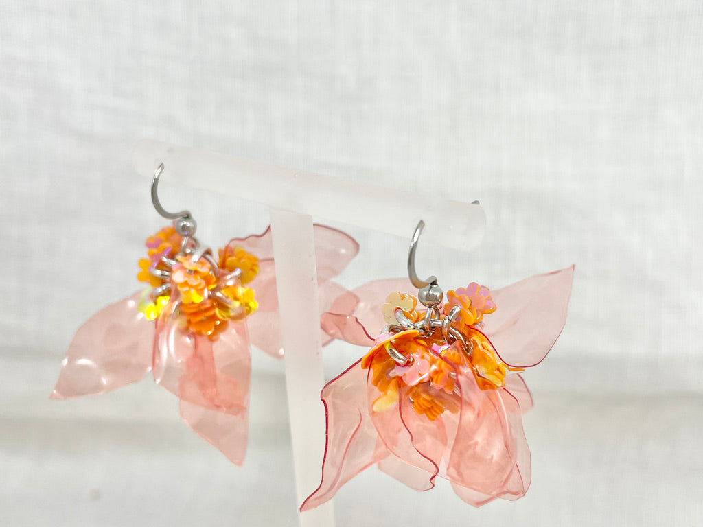 upcycled-plastic-earrings-petals-sequins-sustainable-fashion-recycled-jewelry-unique-gift-idea-1