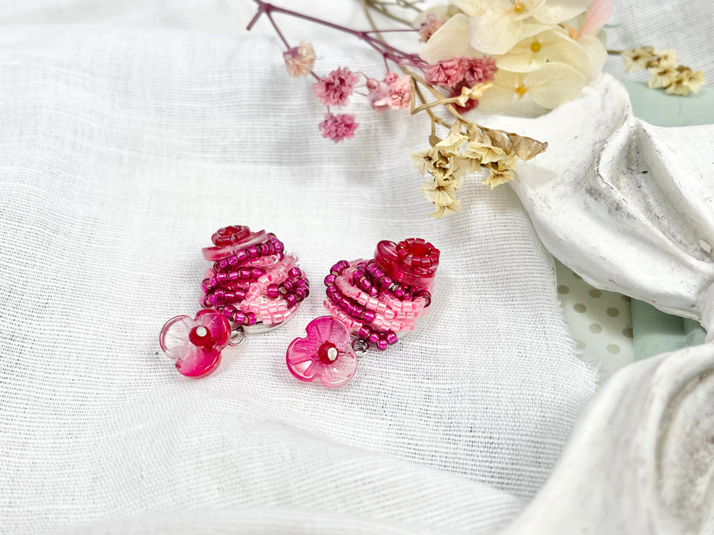 Hand beaded earrings - flower -