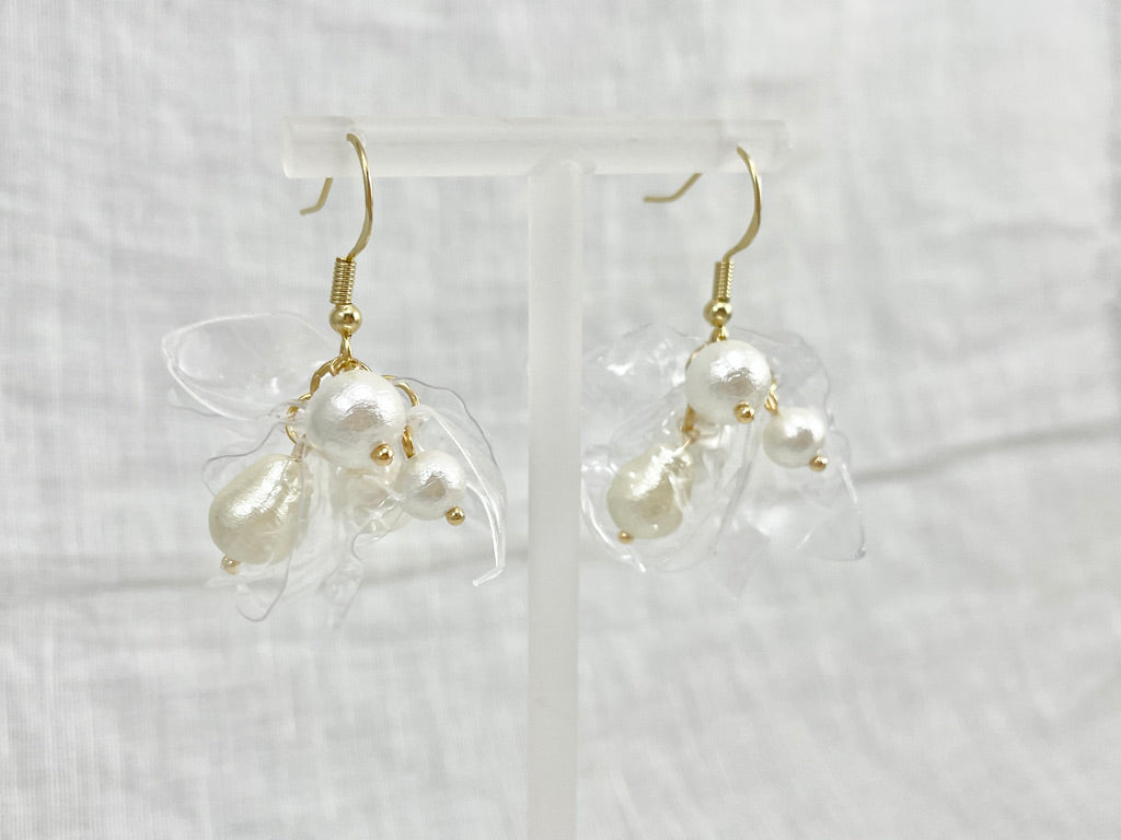 Upcycled earrings - petals - cotton pearl・14KGF