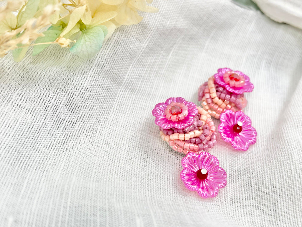 Hand beaded earrings - blooming flowers -