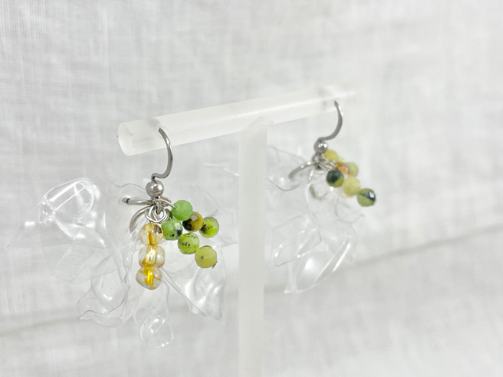 upcycled-plastic-earrings-petals-green-turquoise-sustainable-fashion-recycled-jewelry-unique-gift-idea