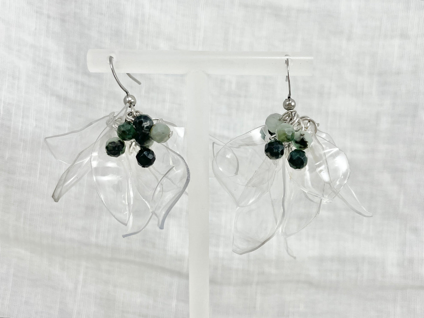 Upcycled earrings - petals - Emerald -