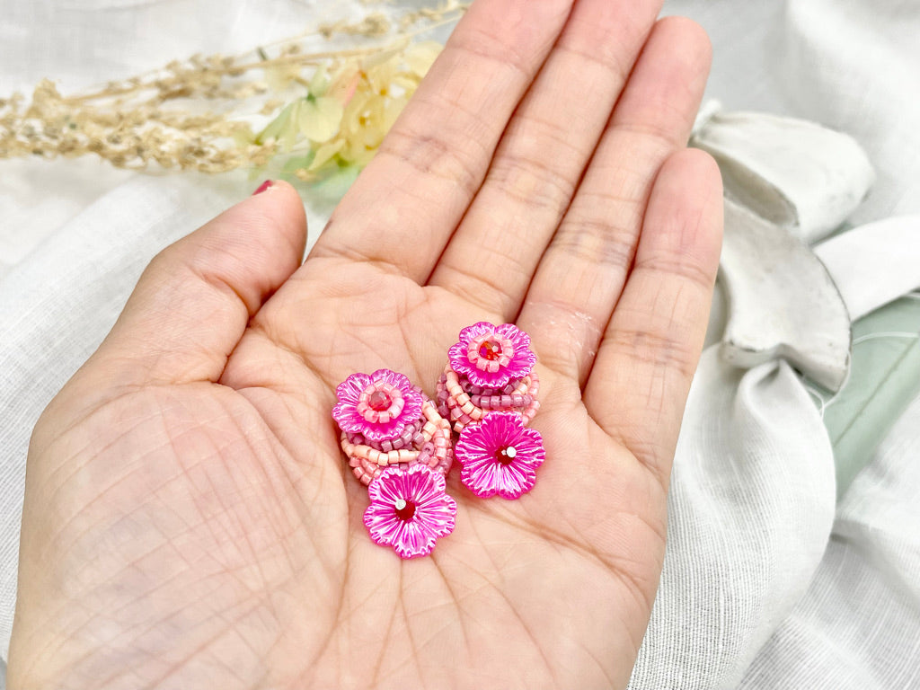 Hand beaded earrings - blooming flowers -