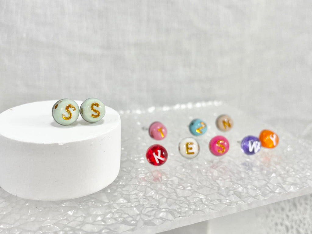 Candy teen Alphabet Studs earrings - T