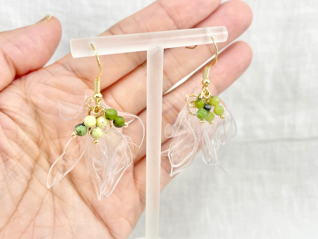 upcycled-plastic-earrings-petals-green-turquoise-14kgf-sustainable-unique-gift-idea-recyled-jewelry