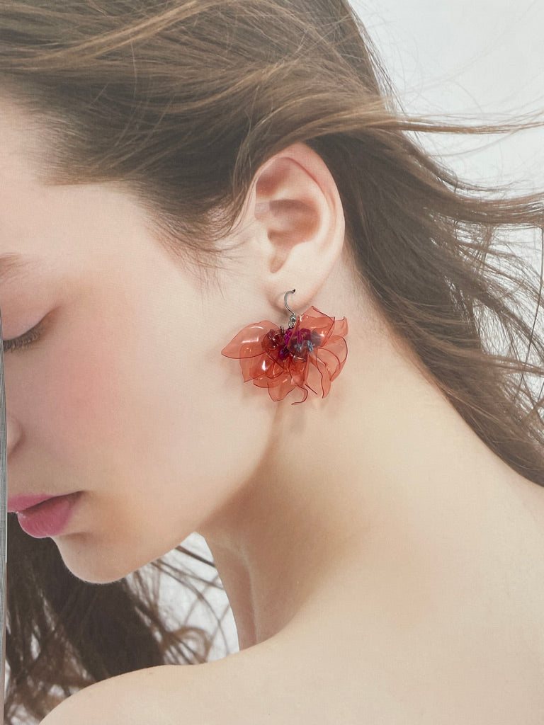 pcycled-plastic-earrings-petals-sustainable-fashion-recycled-jewelry-unique-gift-idea