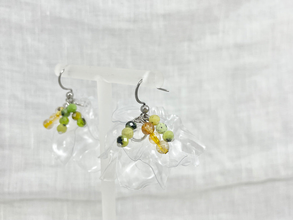 upcycled-plastic-earrings-petals-green-turquoise-sustainable-fashion-recycled-jewelry-unique-gift-idea