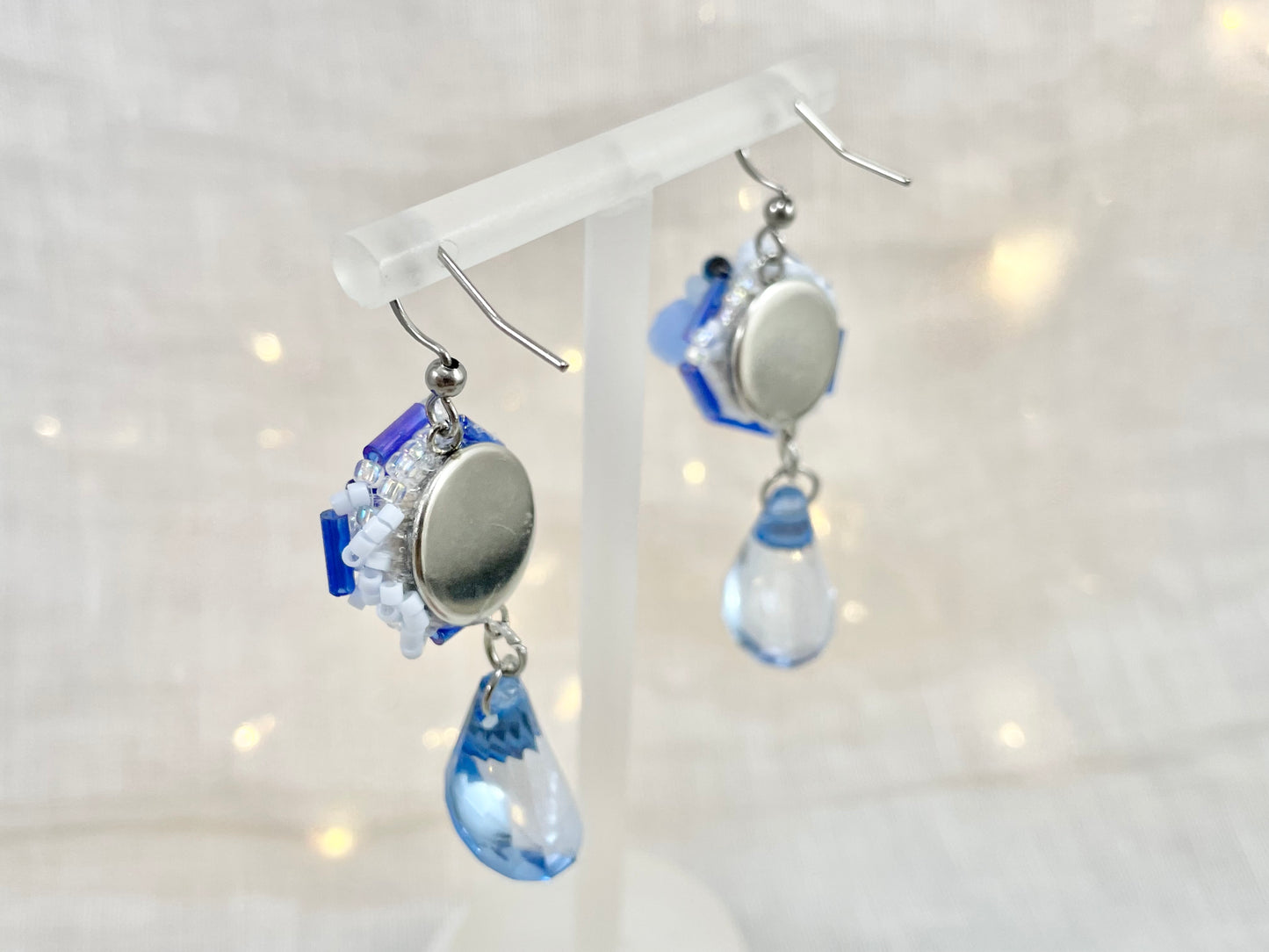 Hand beaded earrings - swing shells-